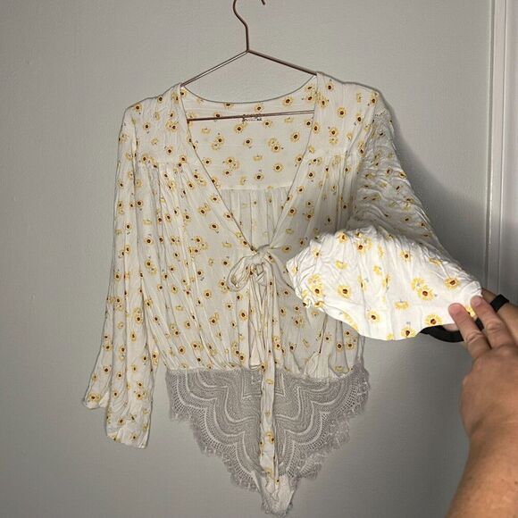 Free People Intimately Womens Bodysuit Medium White Floral Sunflower Lace Bottom - Picture 6 of 12